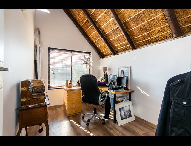 4 BEDROOM HOUSE FOR SALE IN WEST BEACH